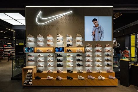 stores that sell nike shoes